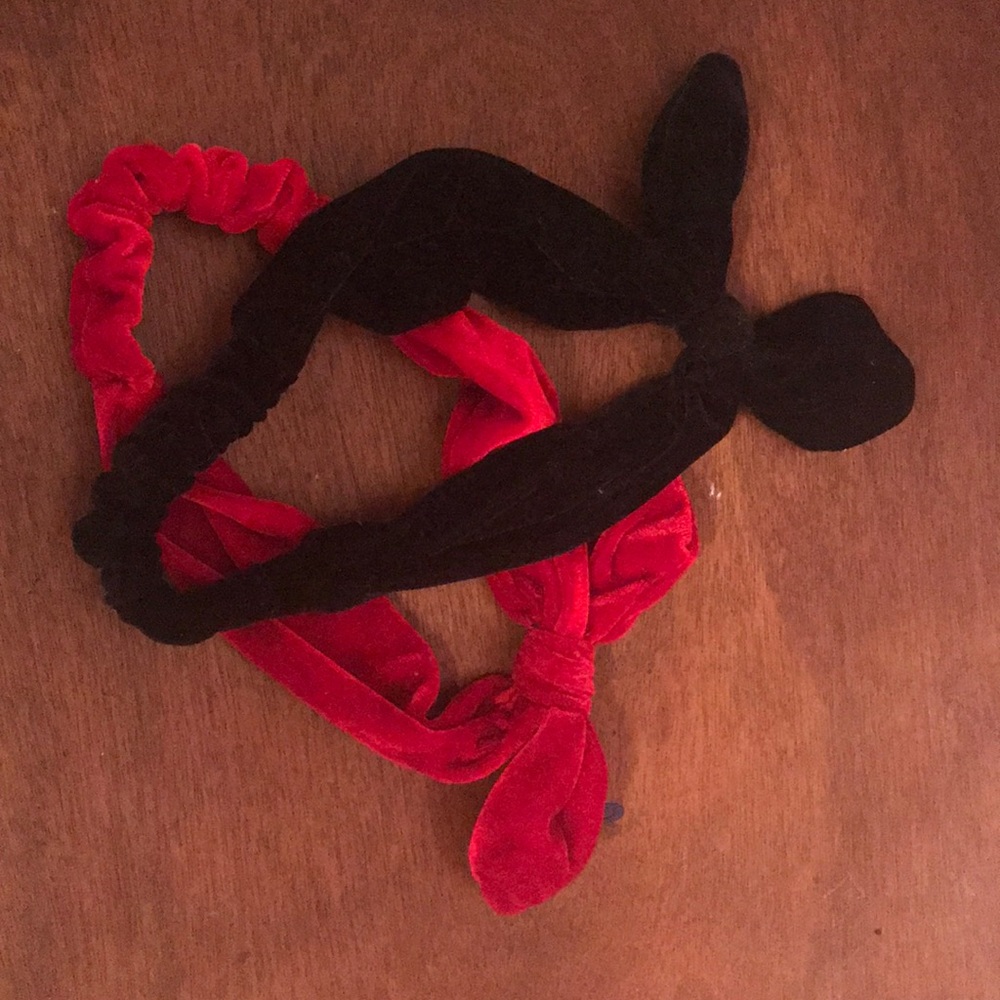 Fuzzy bow hand bands